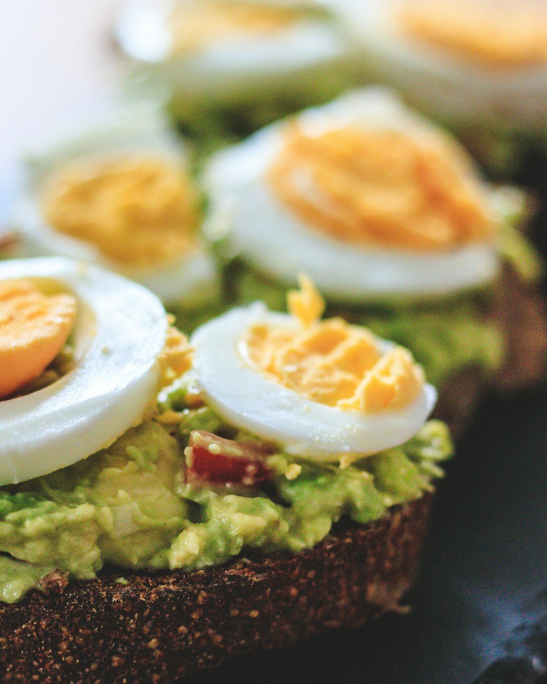 avocado toast with egg